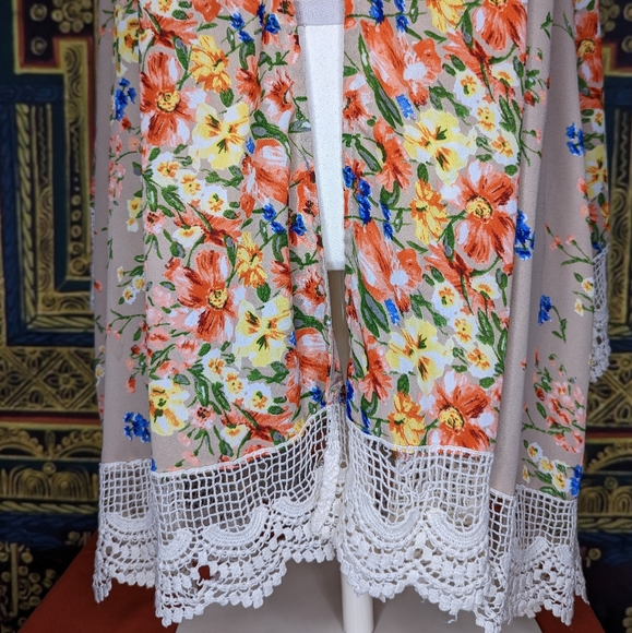Umgee Floral Kimono With White Lace Trim  Size M/L - Picture 5 of 6